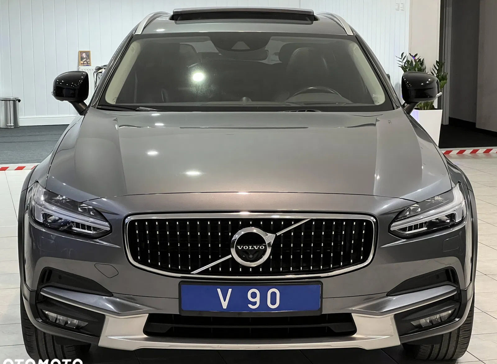 volvo Volvo V90 Cross Country cena 147000 przebieg: 147000, rok produkcji 2017 z Bieruń